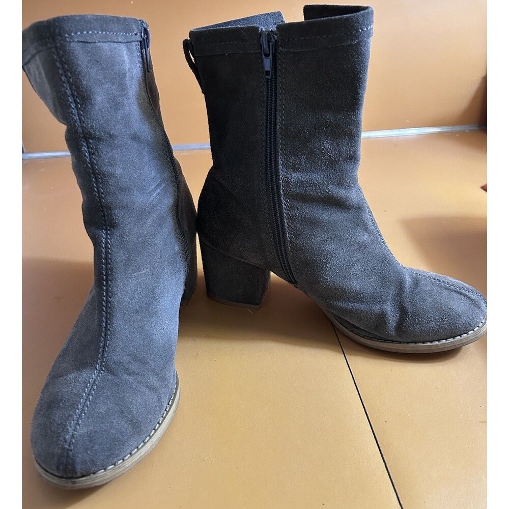 Mid Calf Fubu Malibu Gray Suede W/ Contrast Stitching Booties, Size 8.5